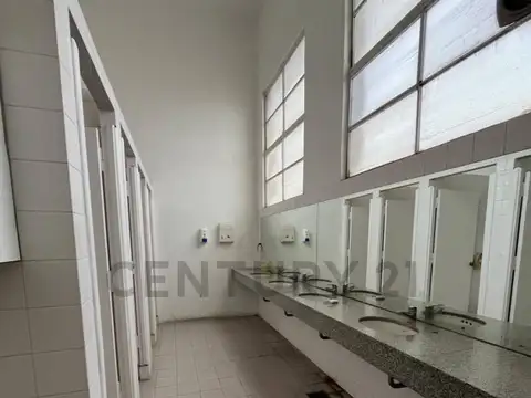 Oficina en Alquiler con 1 cochera
