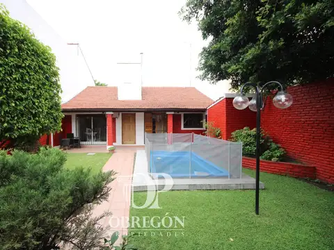 Venta de Casa 3 amb con jardin quincho piscina y cochera Barrio Marina Villa Luzuriaga