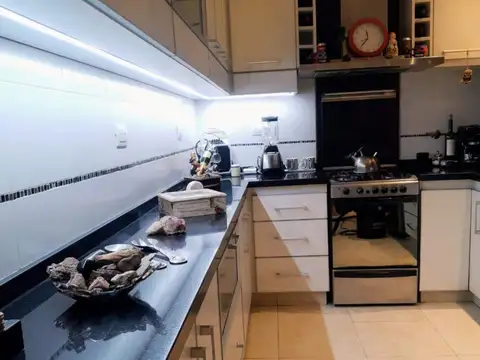 Depto Tipo Casa Monoambiente con 2 baños