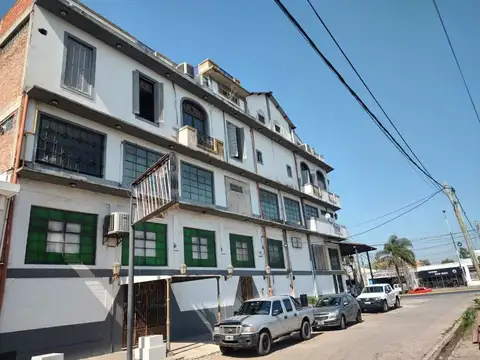 ALQUILER EDIFICIO ESQUINA  EZEIZA PB Y DOS PISOS