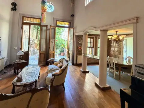 Casa en Venta con 2 cocheras