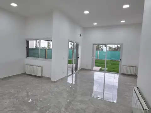 Casa en Alquiler en Maza, USD 1.150