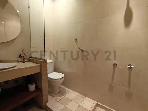 Departamento de cinco ambientes en venta en San Telmo a una cuadra del Parque Lezama!