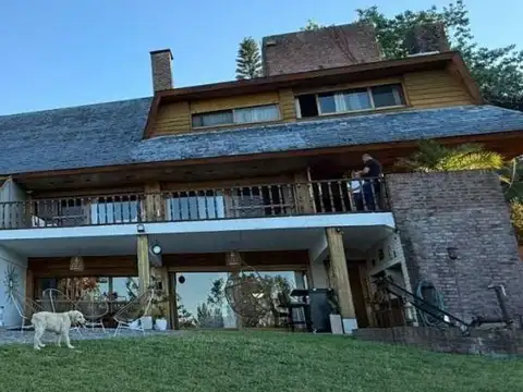 Casa en las barrancas de Punta Chica