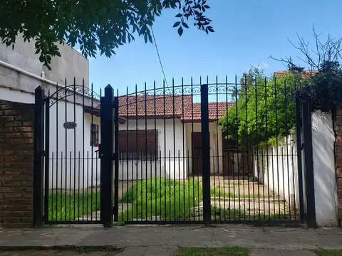 Terreno en Longchamps, Lote propio con potencial y cochera para 3 autos.