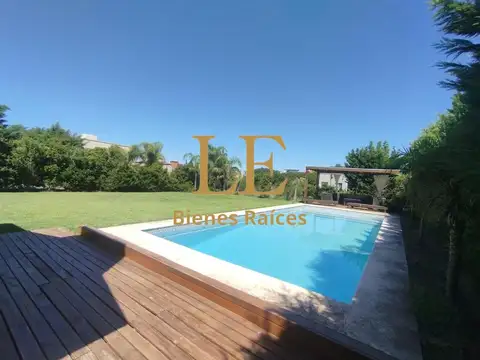 Casa 6 ambientes con 4 baños