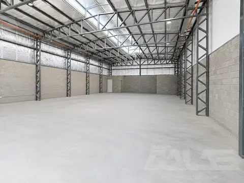 LOCAL | 360M2 | VIDRIERA | A ESTRENAR | DOBLE ACCESO | Sobre RATTI