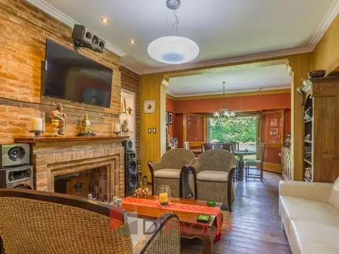 Casa en Venta con 2 cocheras