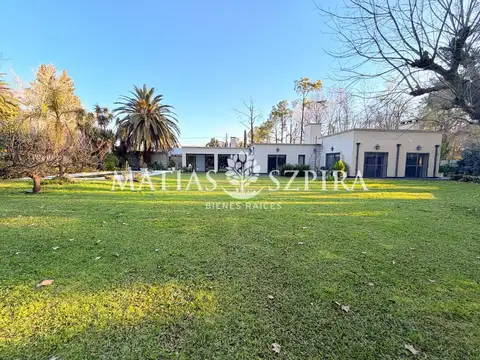 Casa en Venta con 2 cocheras