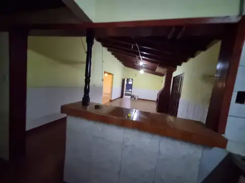 Casa 7 ambientes con 2 baños