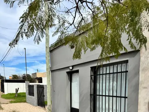 Casa y Local a la calle – Lobos