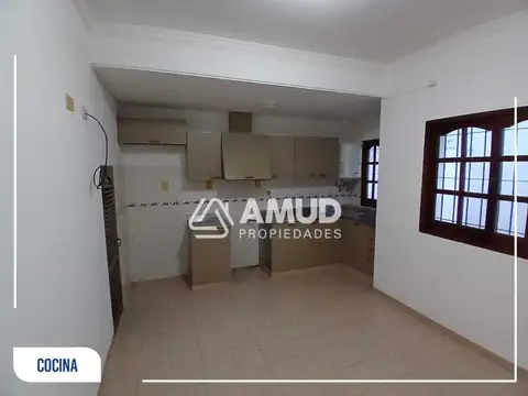 Casa en Alquiler con 1 cochera