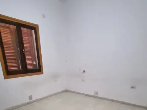 Casa 7 ambientes con 2 baños