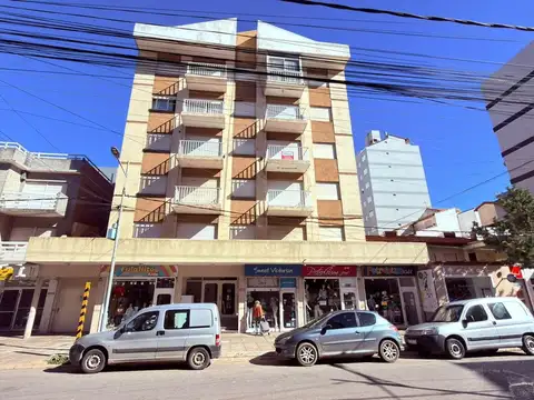 2 ambientes amoblado con cochera, Balcón,ascensor y lavadero