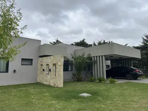 Casa en VENTA. Barrio La Candida