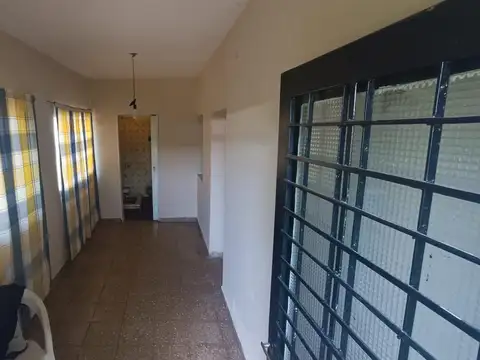 Casa 5 ambientes con 1 baño