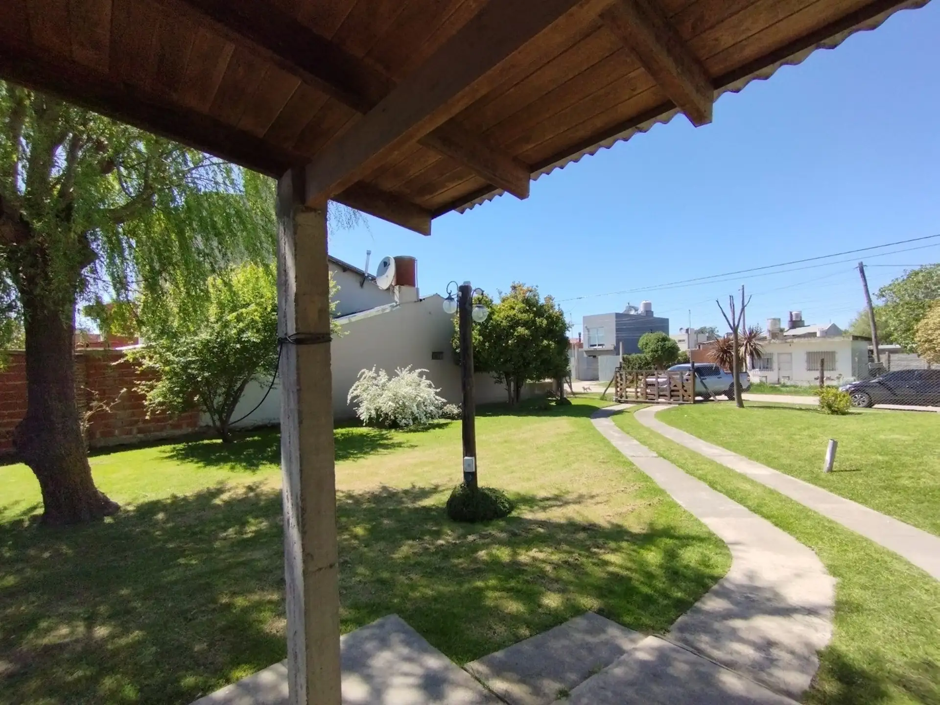HERMOSA CASA EN VENTA CON GRAN PARQUE BARRIO FARO NORTE