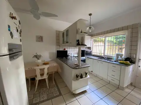Casa 8 ambientes con 3 baños