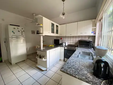 Casa en Alquiler con 2 cocheras