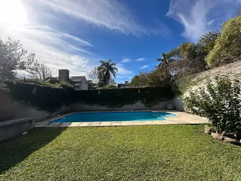 Casa en Alquiler en La Horqueta, USD 2.300