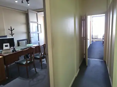 Oficina 7 ambientes con 2 baños