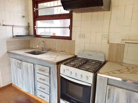 Venta casa 3 ambientes con cochera en Constitución