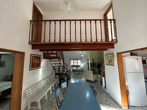Casa en Venta con 3 cocheras