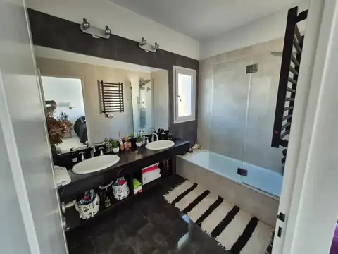 Casa en Venta en Loma Verde, USD 330.000