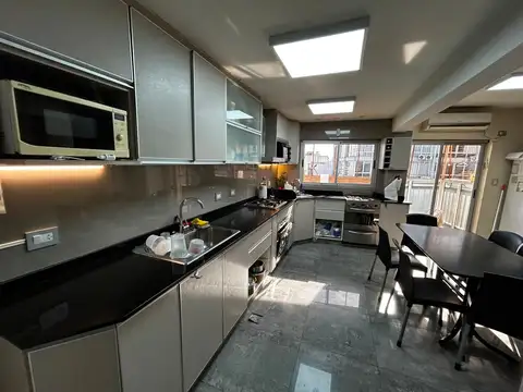 Departamento 4 ambientes con 2 baños