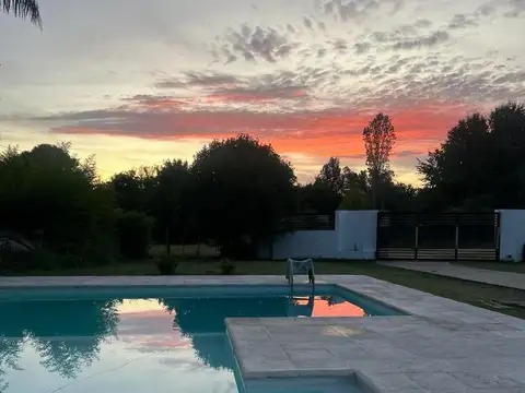 Casa en Venta con 4 cocheras
