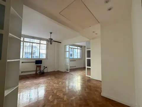 Increible 3 ambientes reciclado de categoria destintado para uso profesional en Recoleta.
