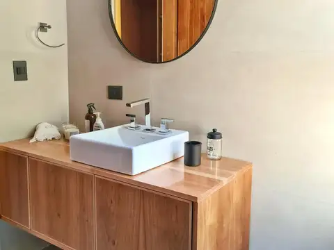 Casa 6 ambientes con 5 baños