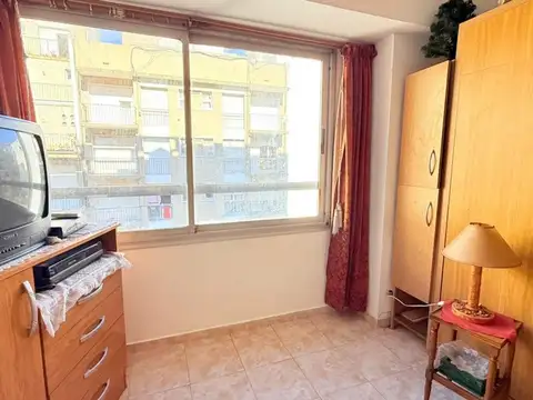 MONOAMBIENTE VENTA CENTRO AL FRENTE LUMINOSO