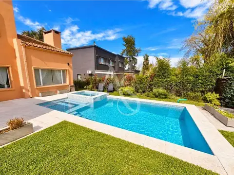 Casa 5 ambientes con 3 baños