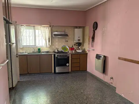 Casa 5 ambientes con 2 baños