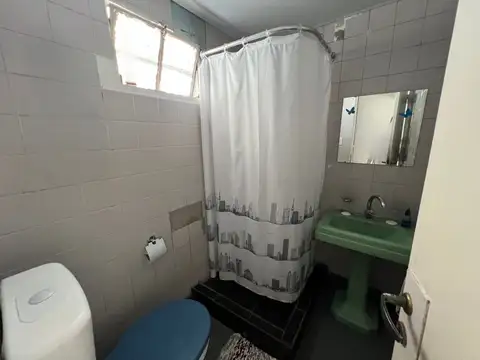 Calle  158 bis esquina 64 1500