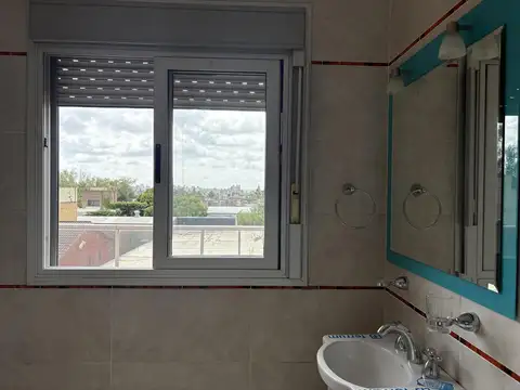 Depto Tipo Casa 3 ambientes con 2 baños
