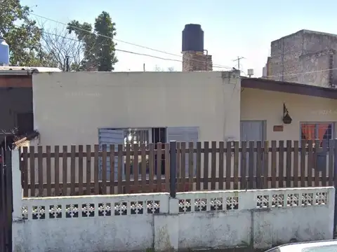 Casa en venta - 2 Dormitorios 2 Baños - Cochera - 240Mts2 - Burzaco