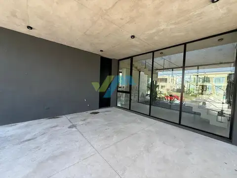 Casa 4 ambientes con 4 baños