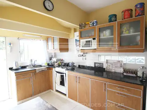Muy buen Chalet 3 amb. con Amplio Jardin-  Beccar