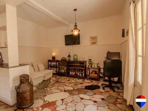 Casa 6 ambientes con 2 baños