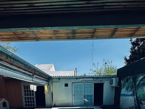 Casa 4 amb. CON PILETA y COCHERA - Villa Luzuriaga