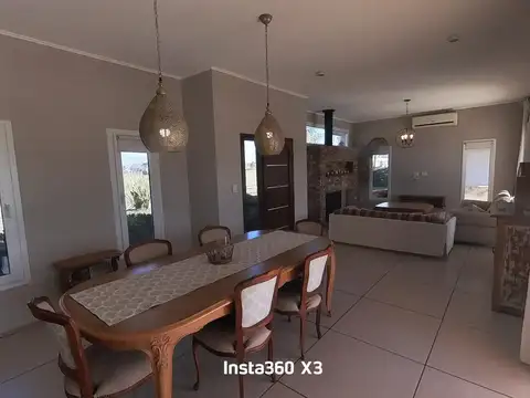 Casa 4 ambientes con 4 baños