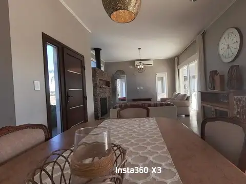 Casa 4 ambientes con 4 baños