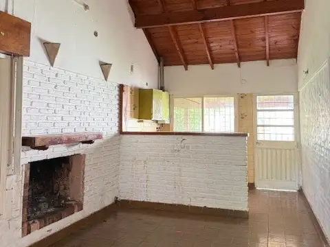Casa 3 ambientes con 1 baño