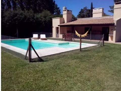 Casa de 3 Ambientes en Barrio Parque Exaltación - Ruta