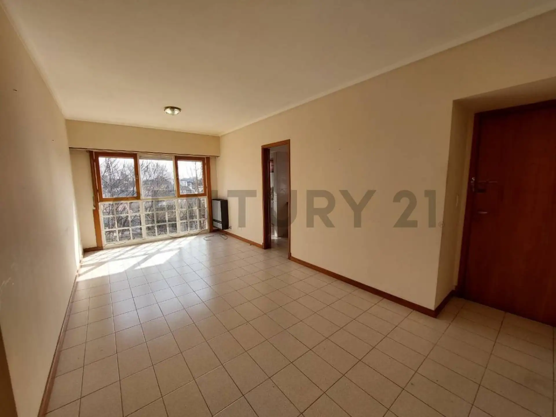 Venta departamento 3 ambientes al frente. Zona San jose