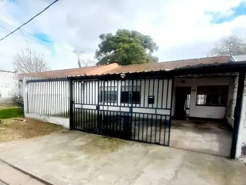 Casa en venta c/ cochera en La Plata