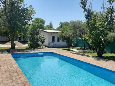 Casa 8 ambientes con 3 baños