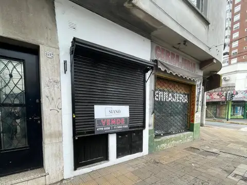 Local sobre Av. Centenario.-